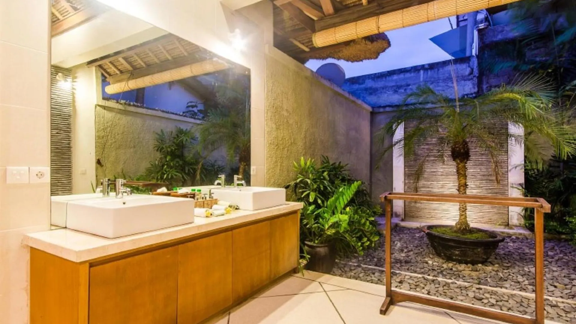 Luxury Villa Antan Central Seminyak Indonesia